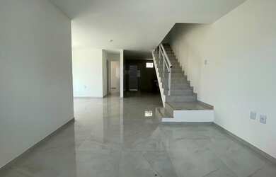 Imagem 16: Casa com 4 quartos em rua sem saída, corredor lateral e quintal amplo