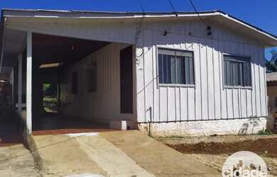 Imagem: A casa possui 2 Dormitórios, 1 Banheiro, 3 Vagas na garagem