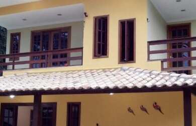 Imagem: A casa possui 3 Dormitórios, 3 Banheiros, 3 Vagas na garagem