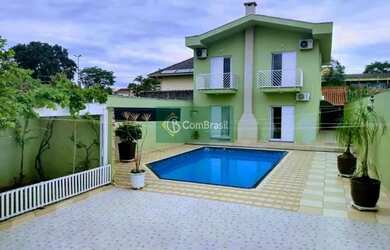 Imagem: A casa e possui 3 Dormitórios, Suítes, 4 Banheiros, 1 Vaga