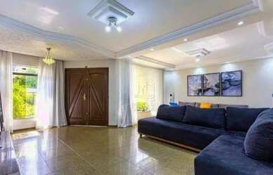 Imagem: A casa possui 3 Dormitórios, 4 Banheiros, 5 Vagas na garagem