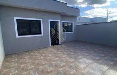 Imagem: A casa possui 3 Dormitórios, 2 Banheiros, 2 Vagas na garagem