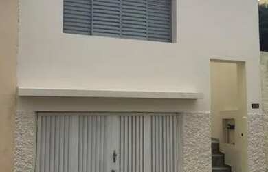 Imagem: A casa possui 2 Dormitórios, 1 Banheiro, 1 Vaga na garagem