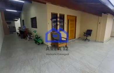 Imagem: A casa possui 3 Dormitórios, 3 Banheiros, 4 Vagas na garagem