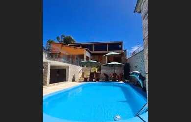 Imagem: A casa possui 5 Dormitórios, 4 Banheiros, 5 Vagas na garagem