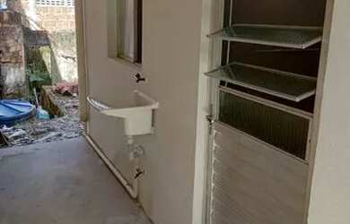 Imagem: A casa possui 1 Dormitório, 1 Banheiro e está localizado