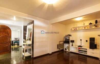 Imagem: A casa possui 3 Dormitórios, 4 Banheiros, 3 Vagas na garagem