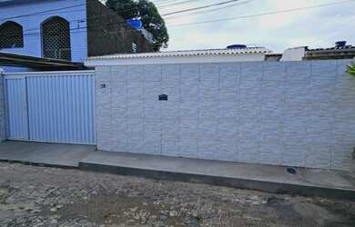 Imagem: A casa possui 3 Dormitórios, 2 Banheiros, 1 Vaga na garagem