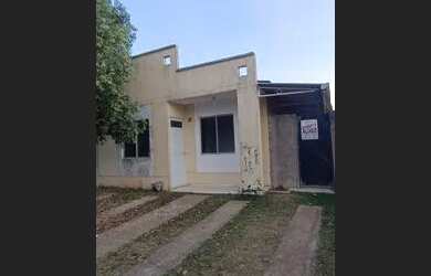 Imagem: A casa em condomínio possui 2 Dormitórios, 1 Banheiro, 2 Vagas