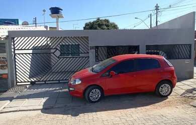 Imagem: A casa possui 2 Dormitórios, 2 Banheiros e está localizado