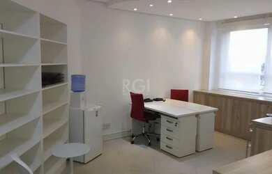 Imagem: O depósito à venda possui e está localizado em Passo da