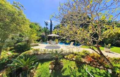 Imagem: A casa em condomínio possui 4 Dormitórios, 3 Banheiros, 5