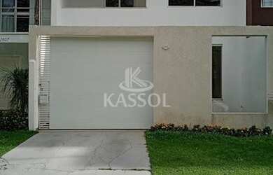 Imagem: A casa possui 2 Dormitórios, 3 Banheiros, 2 Vagas na garagem