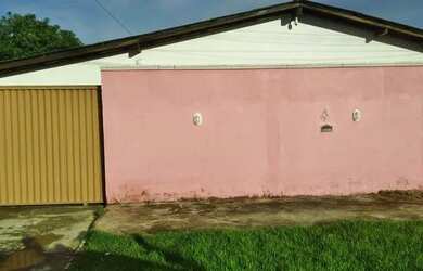 Imagem: A casa possui 2 Dormitórios, 1 Banheiro, 2 Vagas na garagem