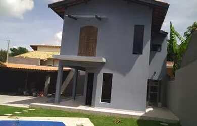 Imagem: A casa possui 3 Dormitórios, 2 Banheiros, 4 Vagas na garagem