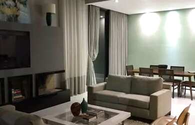 Imagem: A casa em condomínio possui 4 Dormitórios, 5 Banheiros, 4