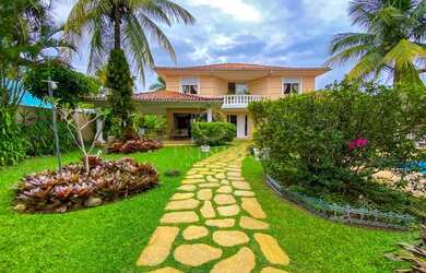 Imagem: A casa em condomínio possui 4 Dormitórios, 5 Banheiros, 4