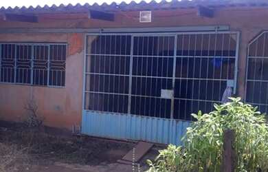 Imagem: A casa possui 2 Dormitórios, 1 Banheiro e está localizado