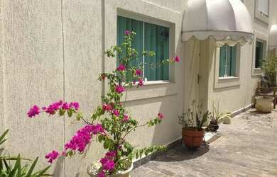 Imagem: A casa em condomínio possui 3 Dormitórios, 3 Banheiros, 2