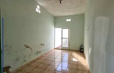 Imagem: A casa possui 4 Dormitórios, 3 Banheiros, 2 Vagas na garagem