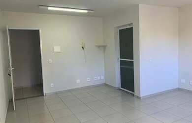 Imagem: O depósito possui 1 Vaga na garagem e 35m² de Área e está