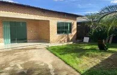 Imagem: A casa possui 2 Dormitórios, 1 Banheiro, 3 Vagas na garagem