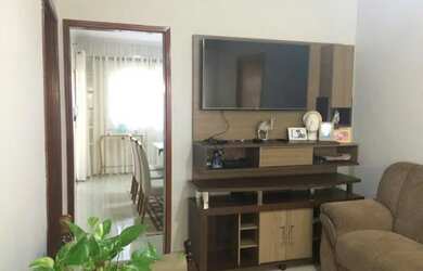 Imagem: A casa possui 4 Dormitórios, 2 Banheiros, 2 Vagas na garagem