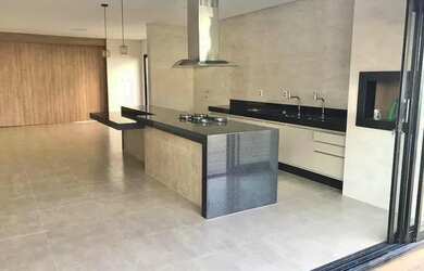 Imagem: A casa em condomínio possui 3 Dormitórios, 5 Banheiros, 4