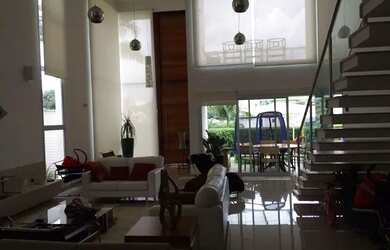 Imagem: A casa em condomínio possui 4 Dormitórios, 5 Banheiros, 380m²