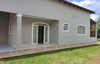 Imagem: A casa em condomínio possui 4 Dormitórios, 3 Banheiros e 5