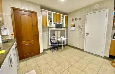 Imagem 9: Edifício adjacente á Rua Rainha Guilhermina 272 metros Varanda 4 quartos...