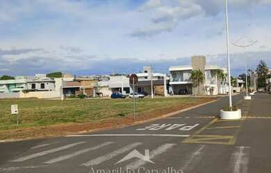 Imagem: O terreno possui 300m² de Área e está localizado em Mogi