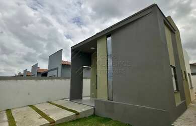 Imagem: A casa possui 2 Dormitórios, 2 Banheiros, 2 Vagas na garagem