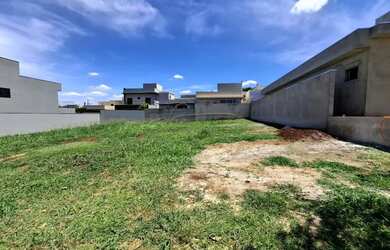 Imagem: O terreno possui 250m² de Área e está localizado em Reserva