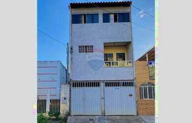 Imagem: A casa possui 4 Dormitórios, 3 Banheiros, 2 Vagas na garagem