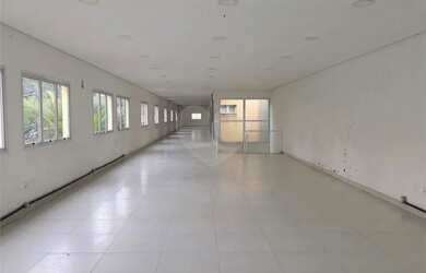 Imagem: O depósito possui 5 Vagas na garagem, 480m² de Área e está