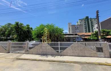 Imagem: A casa à venda possui 2 Dormitórios, 2 Banheiros, 1 Vaga na