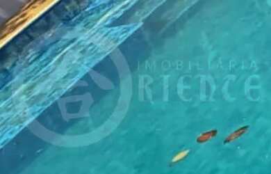 Imagem: A casa possui 4 Dormitórios, 5 Banheiros, 2 Vagas na garagem