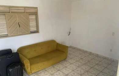 Imagem: A casa possui 3 Dormitórios, 2 Banheiros, 3 Vagas na garagem