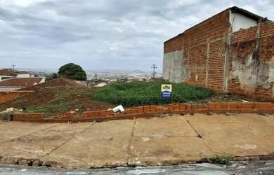 Imagem: O depósito possui 12m² de Área e está localizado em Barra