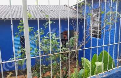 Imagem: A casa à venda possui 2 Dormitórios, 2 Banheiros, 1 Vaga na