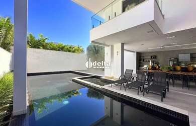 Imagem: A casa em condomínio possui 4 Dormitórios, 5 Banheiros, 5