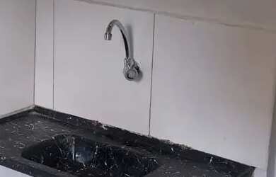 Imagem: A casa possui 1 Dormitório, 1 Banheiro, 1 Vaga na garagem e