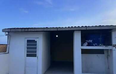 Imagem: A casa possui 2 Dormitórios, 2 Banheiros e 180m² de Área