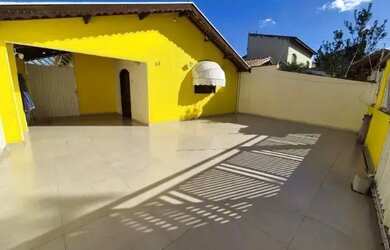 Imagem: A casa possui 2 Dormitórios, 2 Banheiros, 3 Vagas na garagem