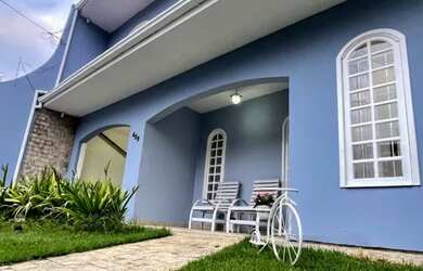 Imagem: A casa possui 5 Dormitórios, 5 Banheiros, 2 Vagas na garagem