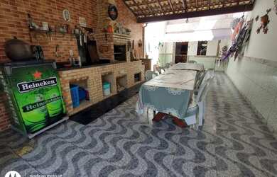 Imagem: A casa possui 2 Dormitórios, 3 Banheiros, 2 Vagas na garagem