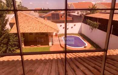 Imagem: A casa possui 3 Dormitórios, 3 Banheiros, 3 Vagas na garagem