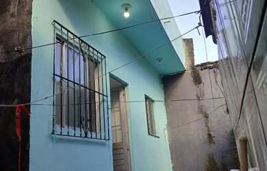 Imagem: A casa possui 1 Dormitório, 1 Banheiro e está localizado