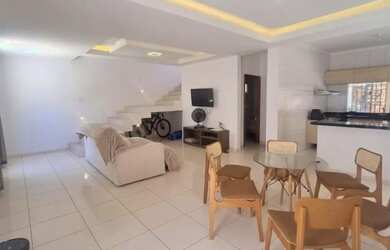 Imagem: A casa possui 3 Dormitórios, 3 Banheiros, 2 Vagas na garagem